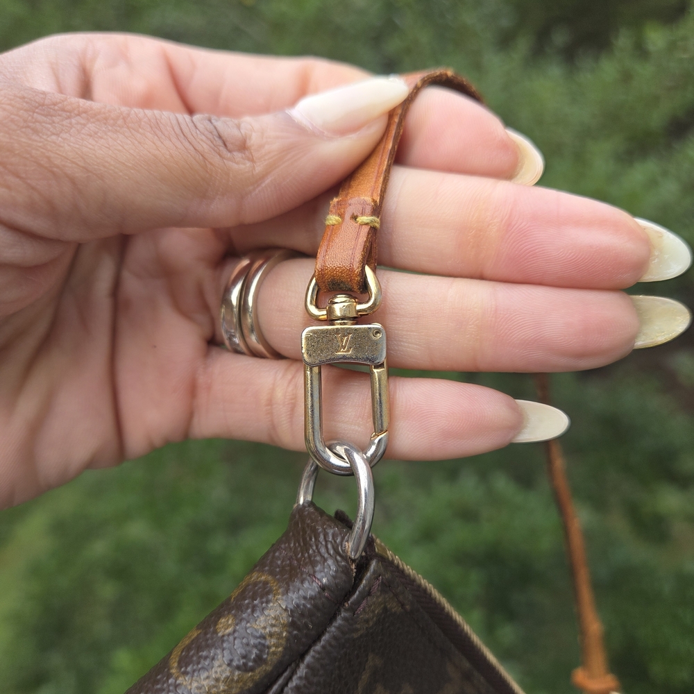 Louis Vuitton Monogram Pochette Shoulder/wristlet - Picture 7 of 8